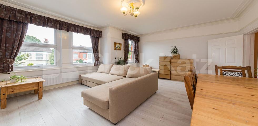 			THIS PROPERTY IS NOW ON HOLD, 2 Bedroom, 1 bath, 1 reception Flat			 Muswell Avenue, Muswell Hill 